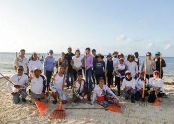 Amexme y el DIF responden al llamado del gobierno de Estefanía Mercado y se suman con todo al #RetoSargazo en Playa Pelícanos y Fundadores