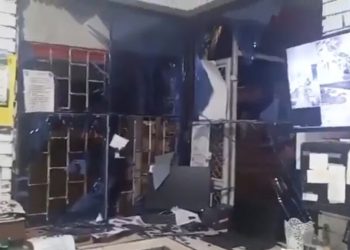 Atacan puestos policiales en Cali con bombas; hay al menos un muerto