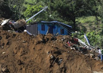 Aumenta a 14 el número de víctimas mortales por un alud de tierra en Colombia