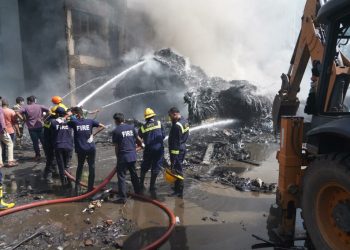 Avión se estrella con 242 pasajeros en India; autoridades estiman que no hay sobrevivientes