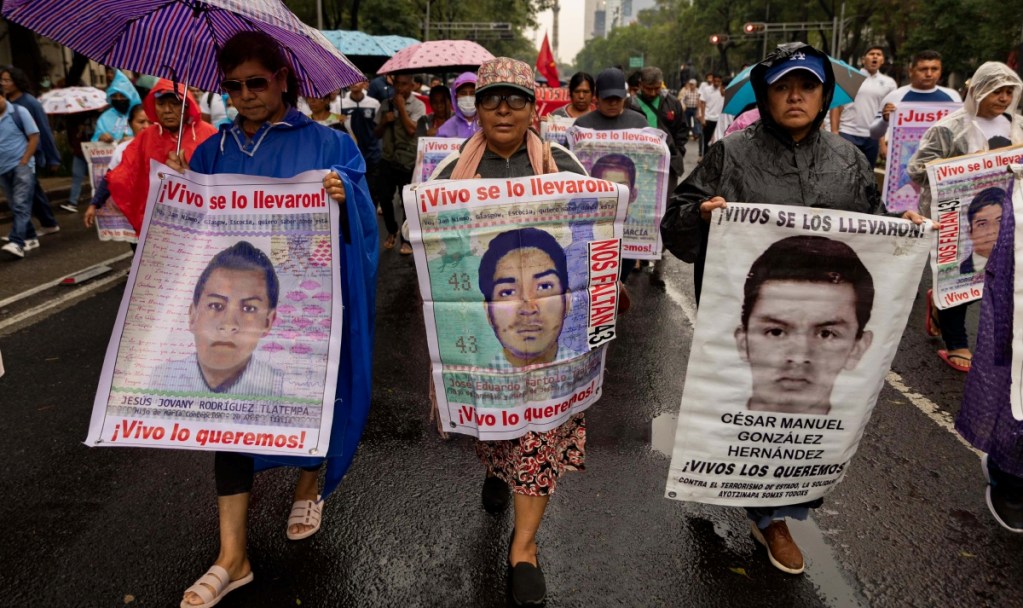 Marcha por el caso Ayotzinapa. Ayer fue detenido Juan Miguel Pantoja Miranda, presunto implicado en la desaparición de los normalistas