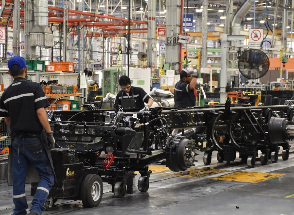 La producción y ventas internas de camiones pesados en México muestran una contracción, reflejo de la desaceleración vigente