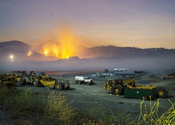 California lanza millonario apoyo a propietarios afectados por incendios y desastres