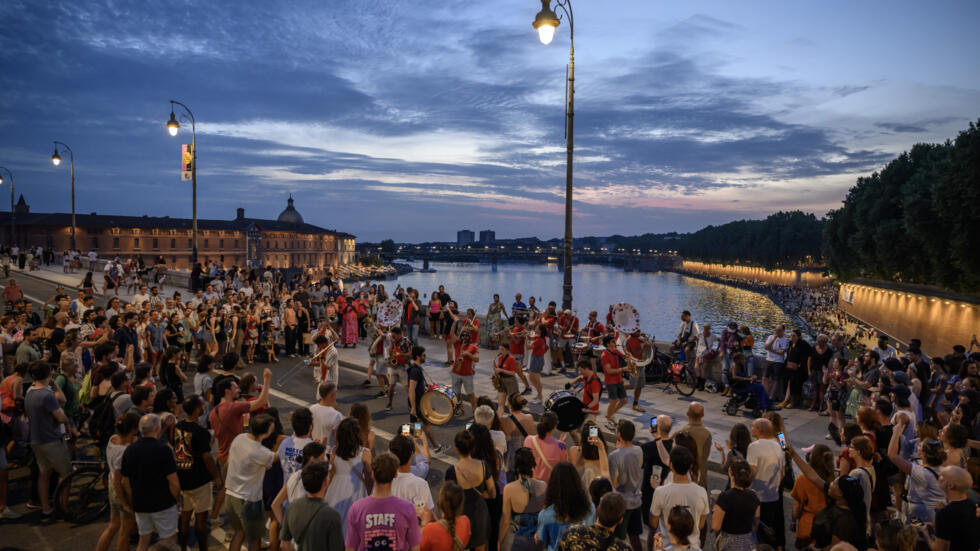 Festival en Francia deja al menos 150 denuncias por pinchazos con agujas