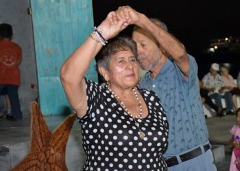 Celebra la FPMC a las mamás en una edición especial de “La Cana al Aire”