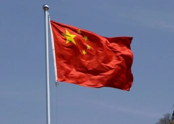 China insta a sus ciudadanos a abandonar Israel por vía terrestre “lo antes posible”