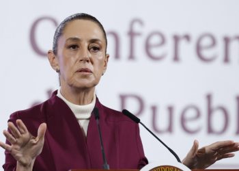 Claudia Sheinbaum arremete contra el INE; va por nueva reforma electoral