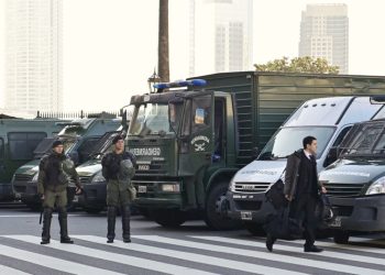Controles en buses y fuerte despliegue policial por marcha en apoyo a Cristina Fernández