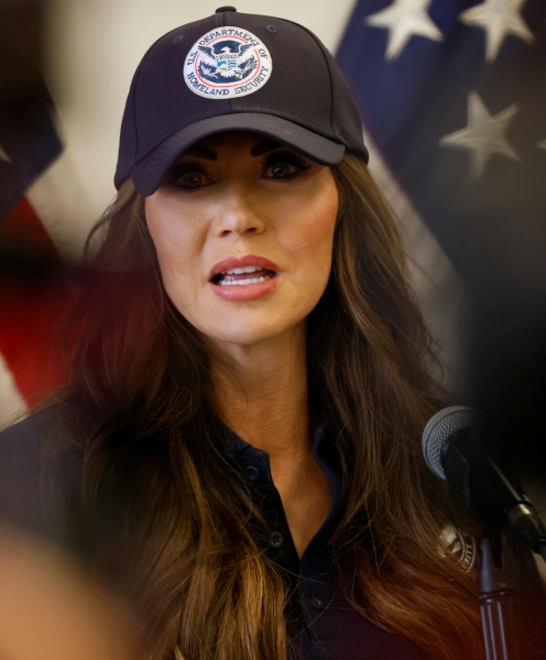 Kristi Noem, titular de Seguridad Nacional, ayer en Los Ángeles