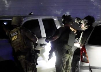 EE.UU. detiene a más de 70 migrantes en club nocturno vinculado a Los Zetas