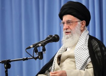 El líder supremo de Irán promete un destino “amargo y doloroso” para Israel tras ataques