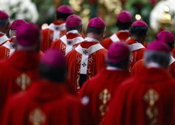 El papa León XIV impone el palio a 54 nuevos arzobispos metropolitanos