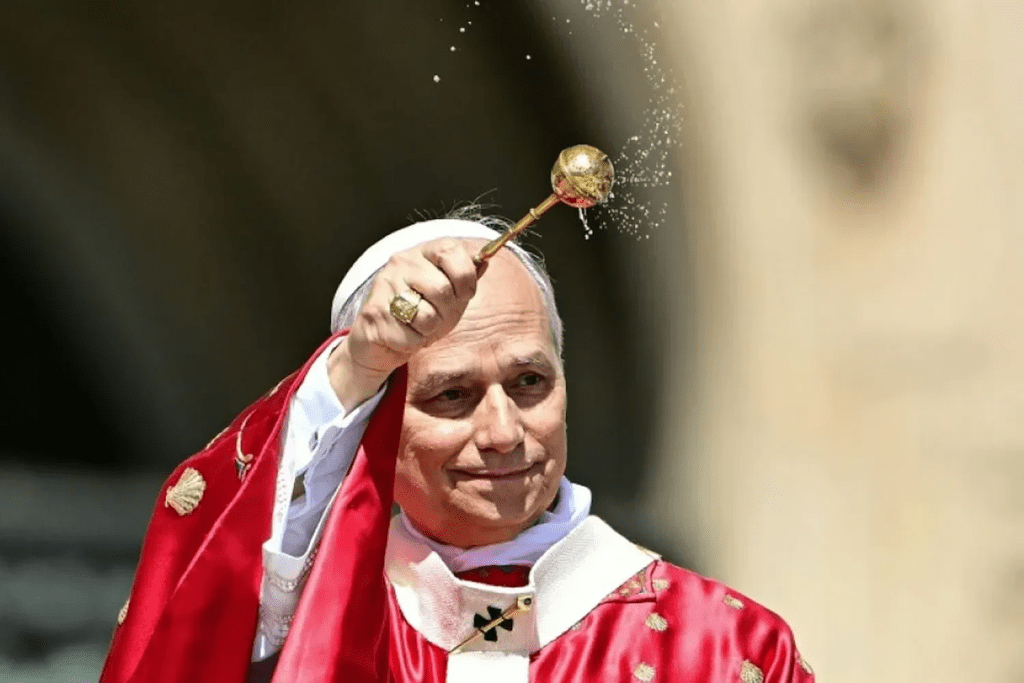 El Papa León XIV llamó a derribar muros y abrir el corazón al amor, frente a los desafíos actuales como los feminicidios, la soledad y la exclusión.