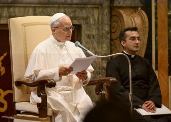 El Papa León XIV ofrece un discurso contra la “falsa propaganda del rearme”