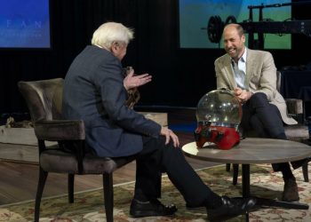 El príncipe Guillermo y David Attenborough lanzan un llamado por los océanos en un vídeo