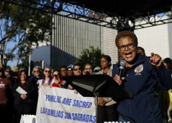 “El retrato de que toda la ciudad es un caos, es mentira”, dice Karen Bass