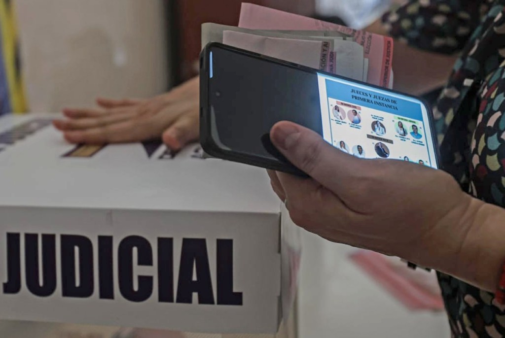 Uso de acordeón digital en elección del poder judicial en Veracruz