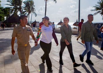 Estefanía Mercado lidera operativo con la SEMAR y ZOFEMAT para enfrentar el sargazo en Playa del Carmen