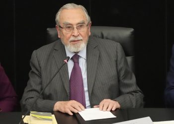 “¡Fuera!, ¡hipócrita!”, gritan a Bernardo Bátiz en evento del Poder Judicial (VÍDEO)