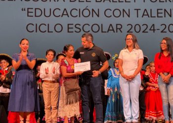 Gobierno de Estefanía Mercado clausura, con festival folclórico, el programa “Educación con Talento” en Playa del Carmen