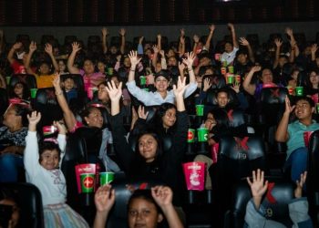 Gobierno de Estefanía Mercado comparte función especial de cine con familias playenses