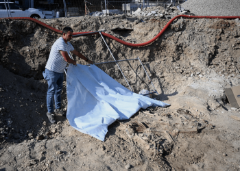 Hallan a 14 ejecutados de la guerra civil de Grecia, en un parque