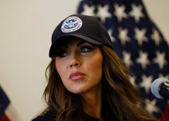 Hospitalizan a Kristi Noem, secretaria de Seguridad de EE.UU., reportó CNN