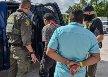 ICE detiene a dos “criminales” mexicanos en un hipódromo de Luisiana