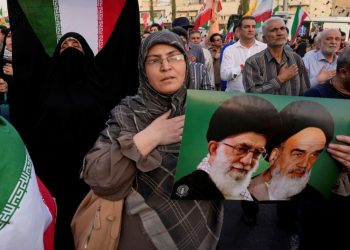 Irán continúa desafiante: minimiza daños el ayatola y advierte sobre represalias