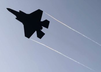 Irán dice haber destruido un caza israelí en el noreste del país