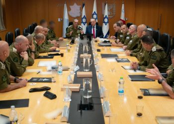 Israel advierte de “campaña histórica sin precedentes” contra Irán tras bombardeos