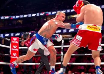 Jake Paul vence a Chávez Jr. por decisión unánime