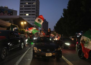 La bandera de México, símbolo de las protestas en Los Ángeles que molesta a la Casa Blanca