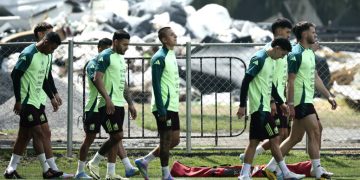 La Selección Mexicana llega en silencio a Los Ángeles, lista para defender el título