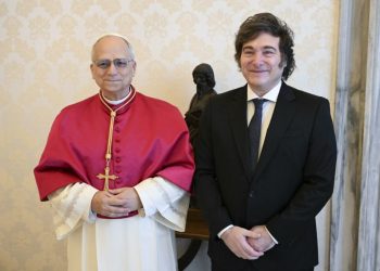 León XIV confirmó a Milei que viajará a Argentina, según el portavoz presidencial