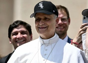 León XIV presume en el Vaticano gorra de los Chicago White Sox