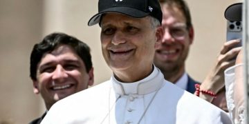 León XIV presume en el Vaticano gorra de los Chicago White Sox