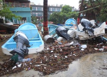 Oaxaca, sin pérdidas humanas tras impacto de huracán Erick