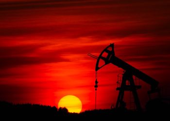 Parlamento iraní pide cerrar el estrecho de Ormuz, clave en el comercio de petróleo y gas