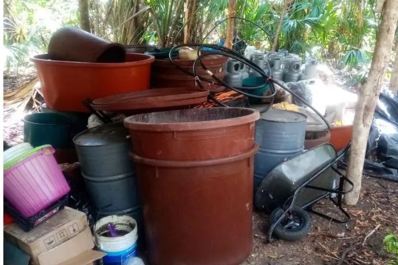 Equipos especializados aseguraron materiales y maquinaria presuntamente utilizados en actividades ilícitas.