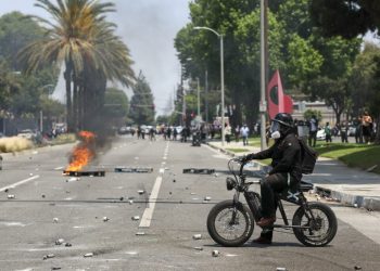 Protesta contra agentes de Inmigración crece en Los Ángeles tras segundo día de redadas