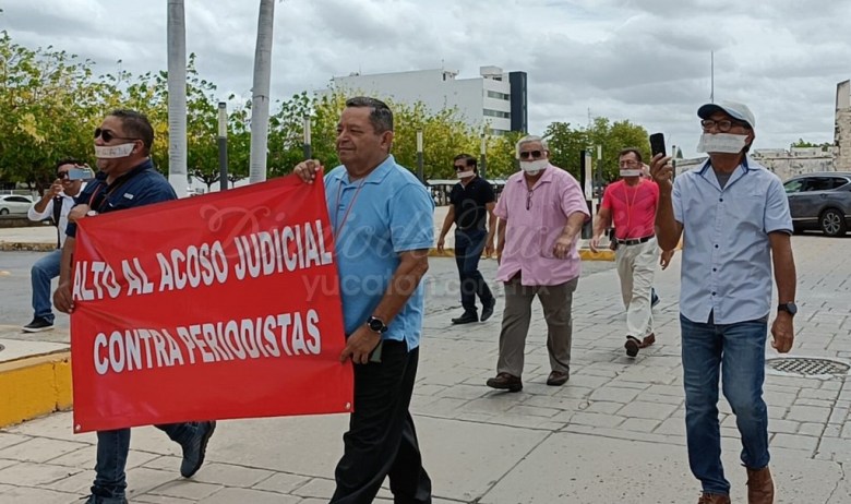 Comunicadores de Campeche protestaron contra la censura a cargo del gobierno (Foto de Juan Pablo Cu)