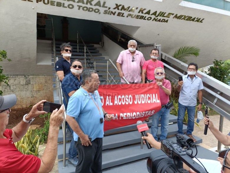 Comunicadores de Campeche protestaron contra la censura a cargo del gobierno (Foto de Juan Pablo Cu)