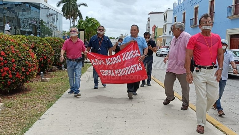 Comunicadores de Campeche protestaron contra la censura a cargo del gobierno (Foto de Juan Pablo Cu)