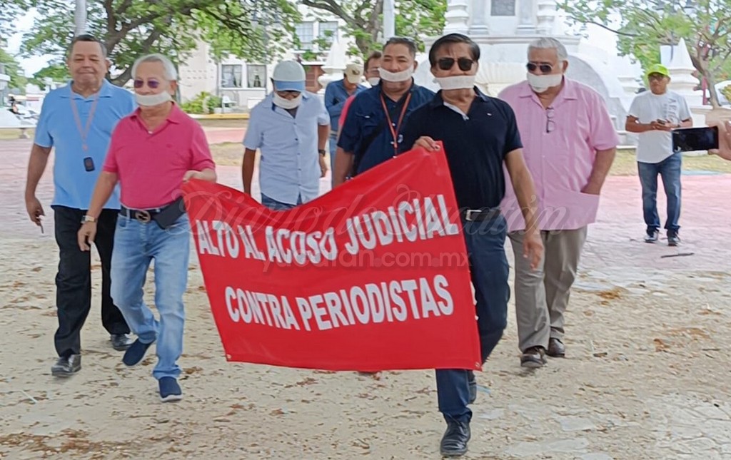 Comunicadores de Campeche protestaron contra la censura a cargo del gobierno (Foto de Juan Pablo Cu)