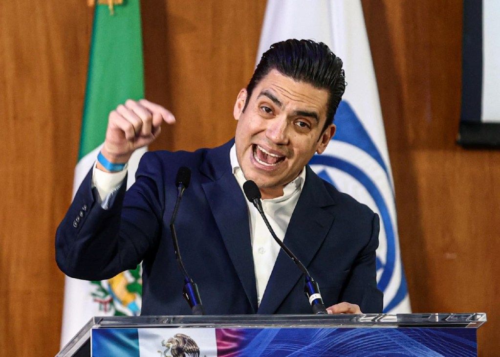 Jorge Romero Herrera, líder nacional del PAN, advirtió que la Ley en Telecomunicaciones abre la puerta al espionaje sin orden judicial y a la censura, violando derechos fundamentales