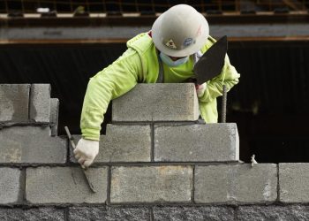 Redadas migratorias en obras amenazan la industria de la construcción en EE.UU.