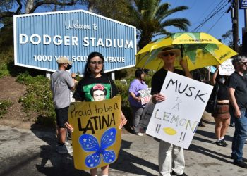 Redadas migratorias reabren heridas de la comunidad latina hacia los Dodgers