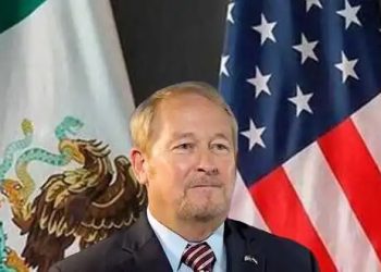 Ronald Johnson deja plantado a Fernández Noroña