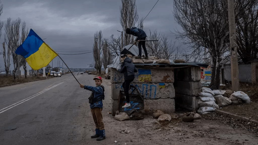 Las defensas aéreas de Ucrania se activaron ante el nuevo ataque ruso con drones y misiles en distintos sectores de Kiev.